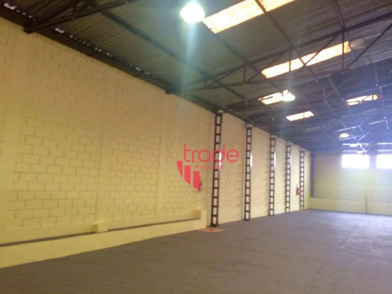 Galpão para Locação de 03 Escritórios no Bairro Ipiranga em Ribeirão Preto com Amplo Espaç - Foto 3