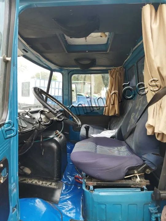 MB 608, ano 1979, Freio ar, Baú de 4.50 mts  - Foto 9