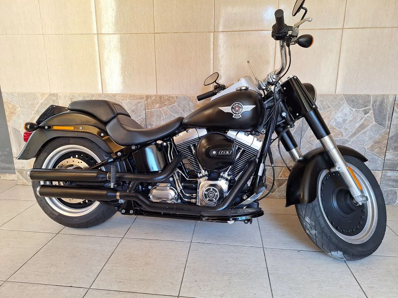 Harley Fat Boy Special troco e financio aceito carro ou moto maior ou menor valor