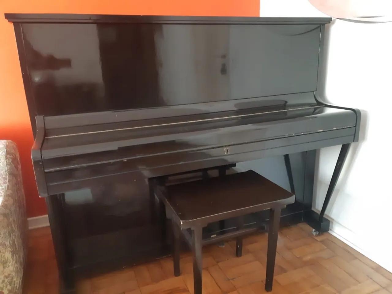 Antigo piano alemão de madeira GEBR. SCHMOLZ da década 60