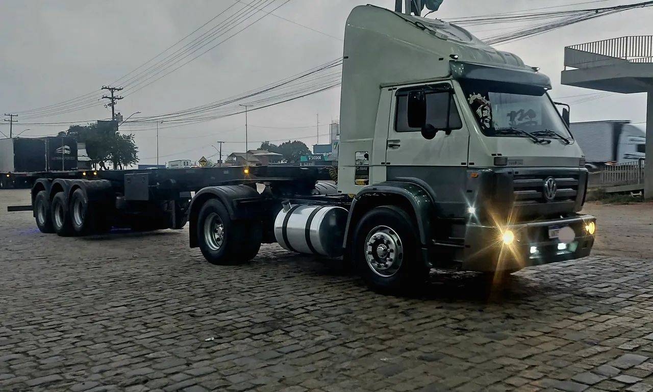 CONJUNTO Volks 17250 E 2006 + Randon 2006 12 Pinos com Pneus. - Foto 6