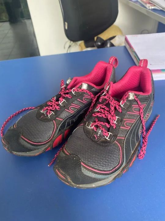 Tênis Puma preto com detalhes rosa - Tamanho 36