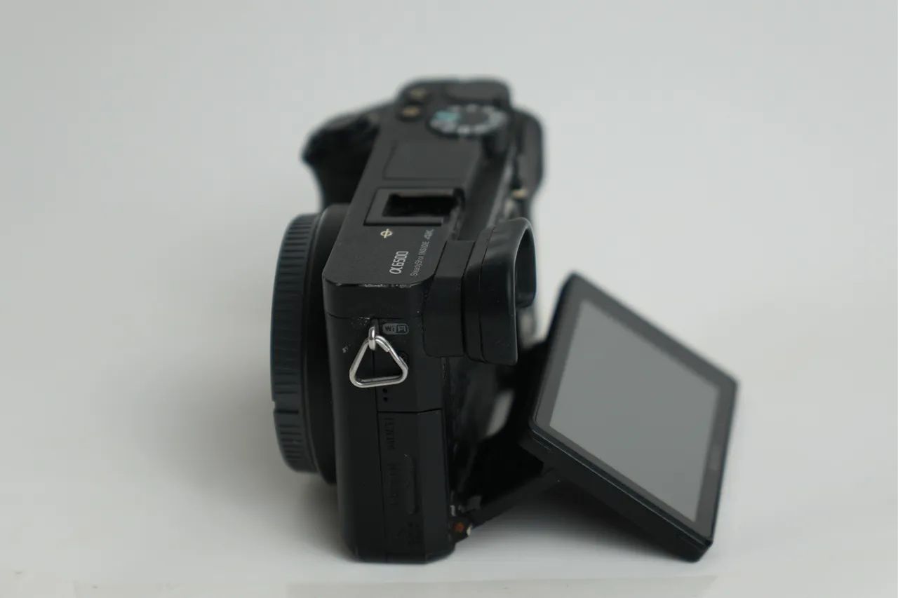 Sony Alpha A6500 com Cage SmallRig, 4 baterias, carregador duplo e Dummy - Foto 4