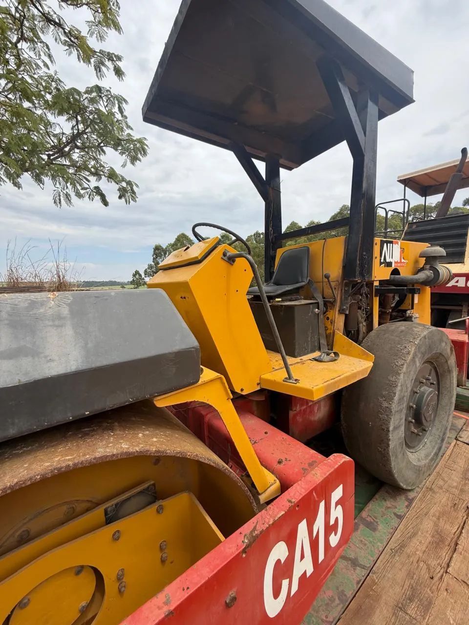 Motoniveladora Rolo Liso Rolo de Pneus Distribuidor de Agregados  - Foto 2