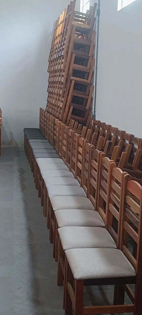 Cadeirasestofadas novas $ 220,00 todas em madeira maciça. Entregamos - Foto 4
