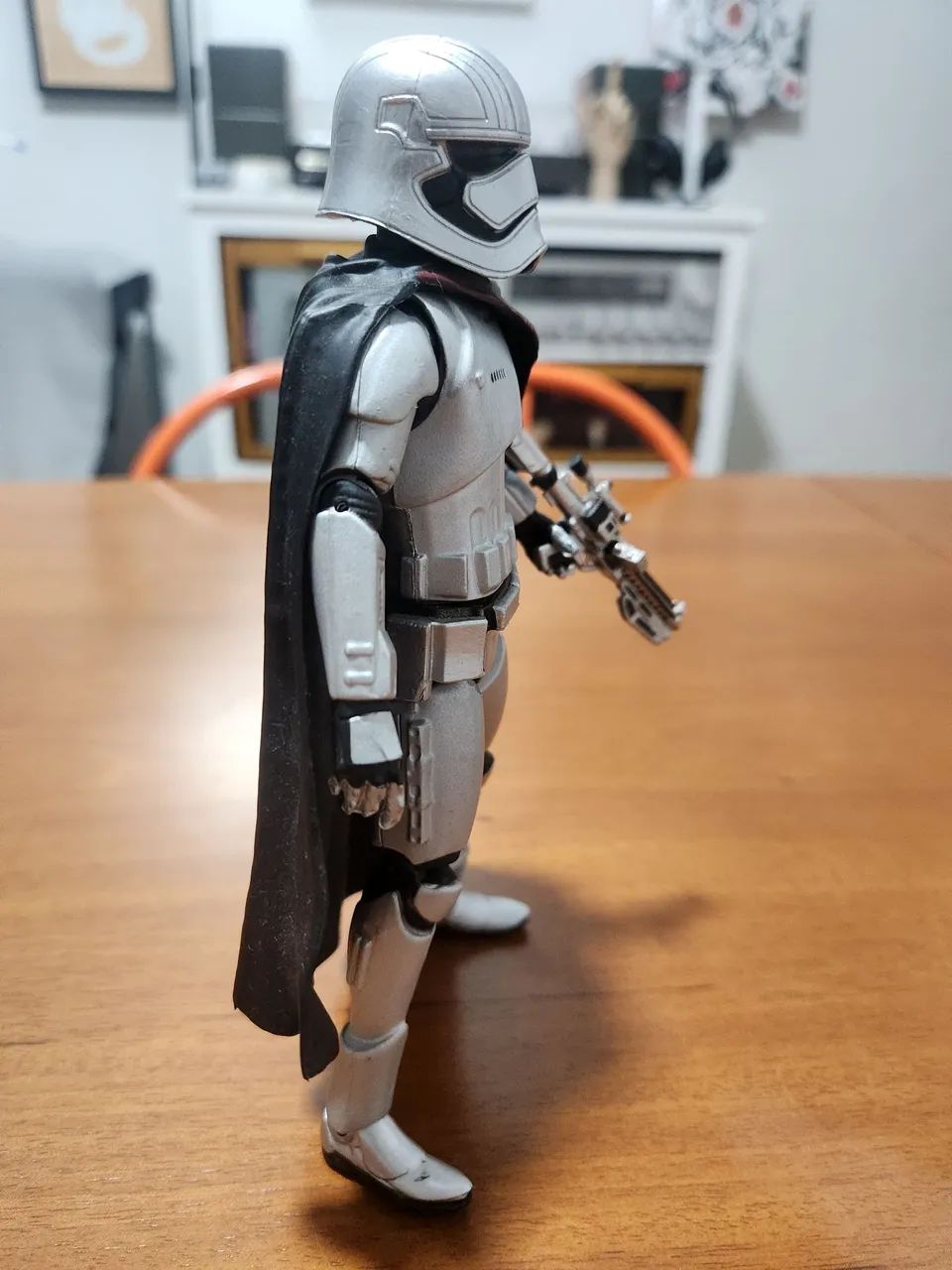 Action Figures Star Wars - Capitã Phasma - Despertar da Força) - Foto 2