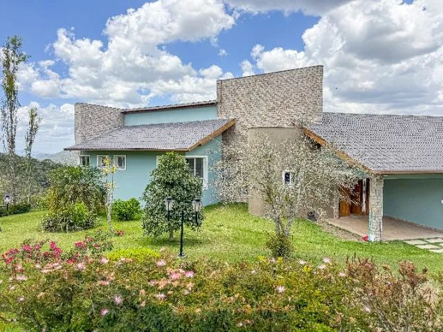 Vende-se Mansão com 550m² em Pedra Azul