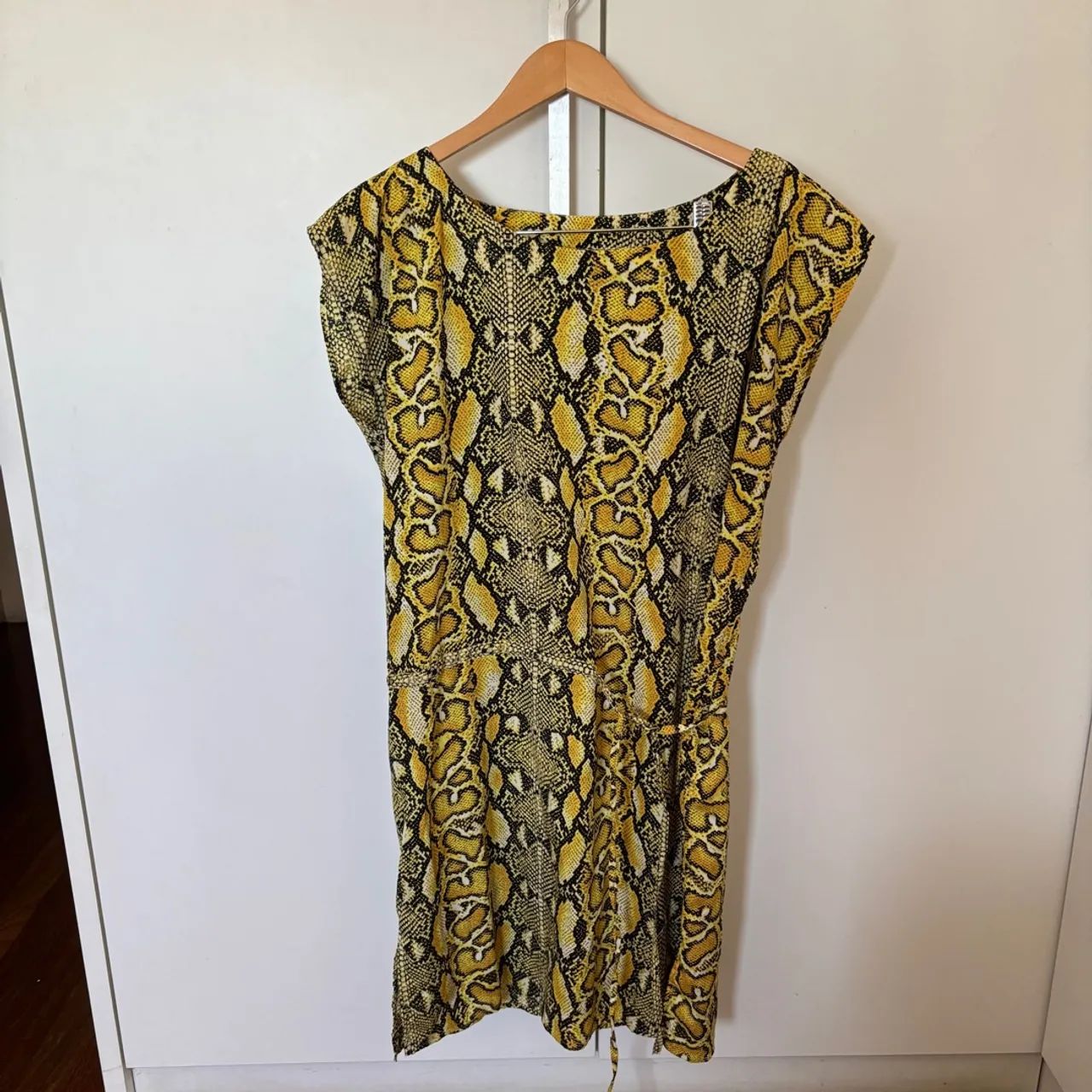 Vestido Estampado Cobra Amarelo - Foto 2