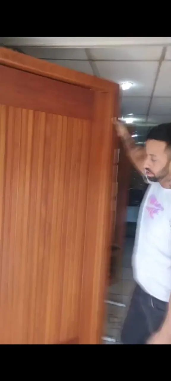 Portas de Madeira -Maciça - Elegância e Durabilidade projetada para você  - Foto 5