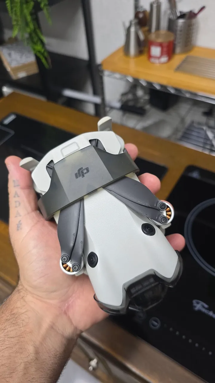 DJI Mini 4 Pro Fly More Combo - 27 Ciclos de Bateria