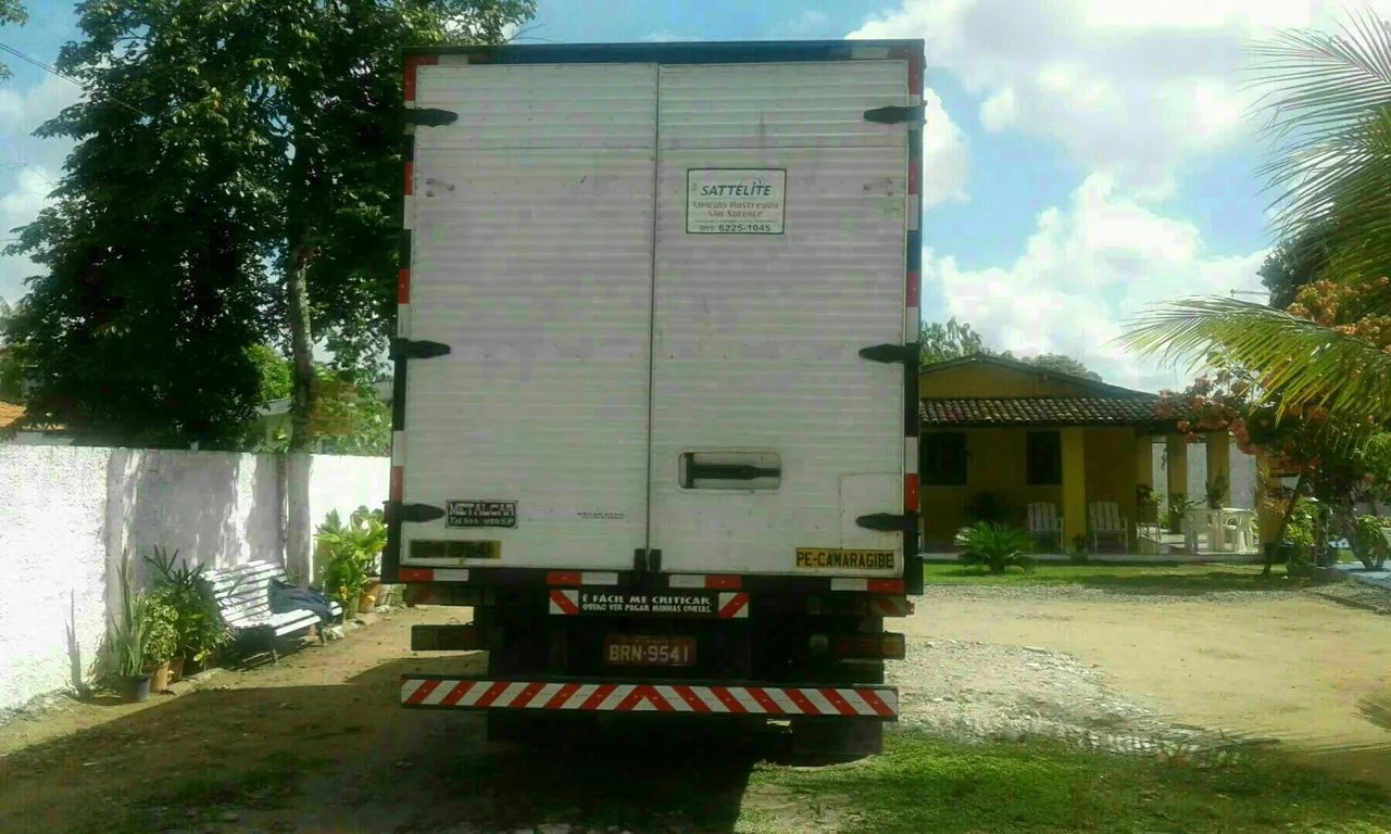 Caminhão baú para mudança e fretes  - Foto 3