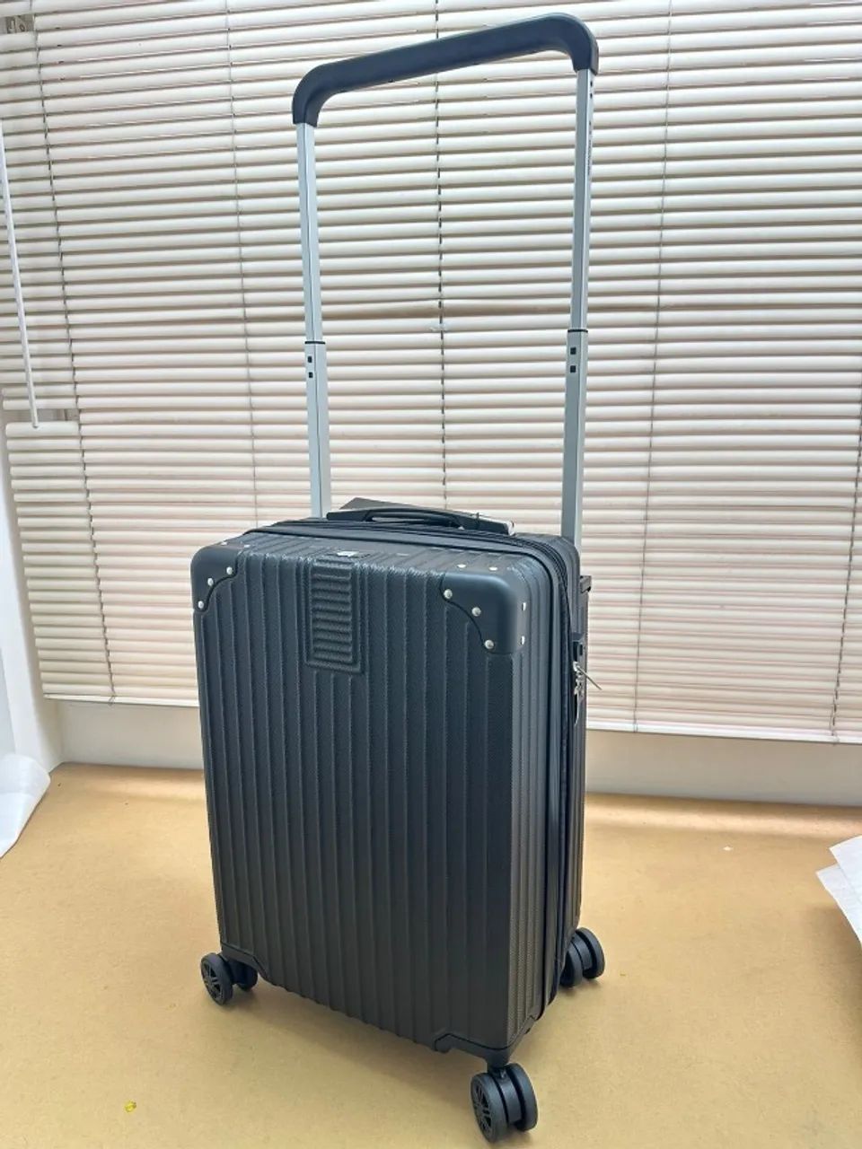 Mala de bordo nova rígida padrão ANAC 10kgs expansiva TSA roda 360 carrinho largo