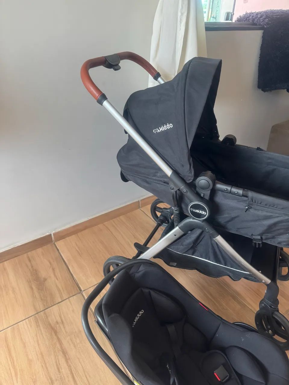 Carrinho e bebê conforto Kiddo casulo click