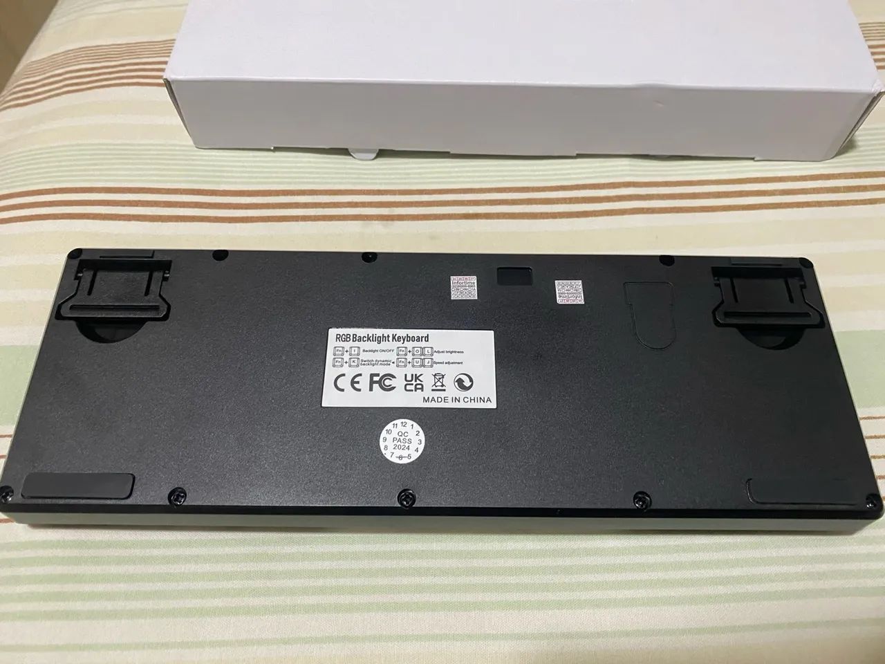 Teclado Gamer Preto e Branco G61 60% RGB - Foto 4