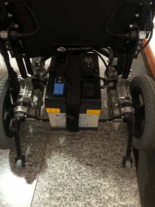 Cadeira de rodas motorizada Freedom