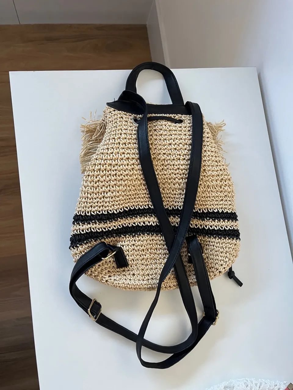 Mochila palha com detalhes em preto - Foto 4