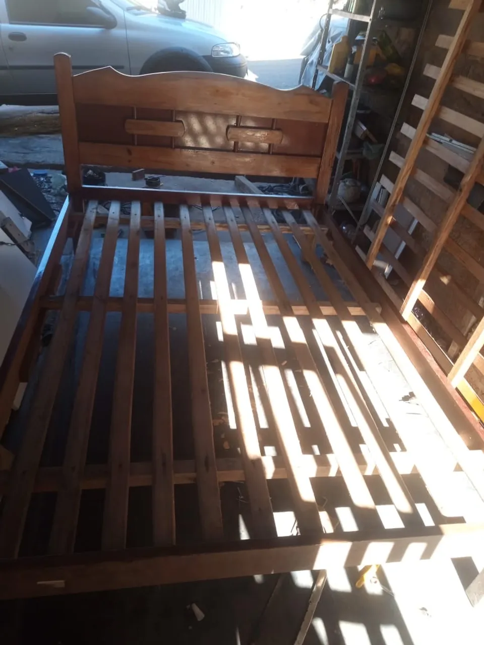 Cama de Madeira Maciça