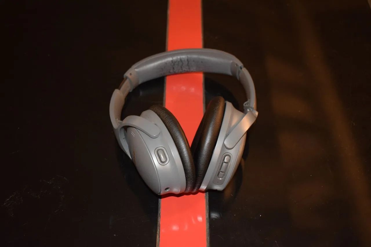 Bose Quiet Comfort 45 - Original with box

160064308567661315120