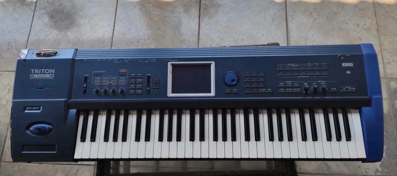 Korg Triton Extreme 61 - Instrumentos musicais - Centro de Japeri