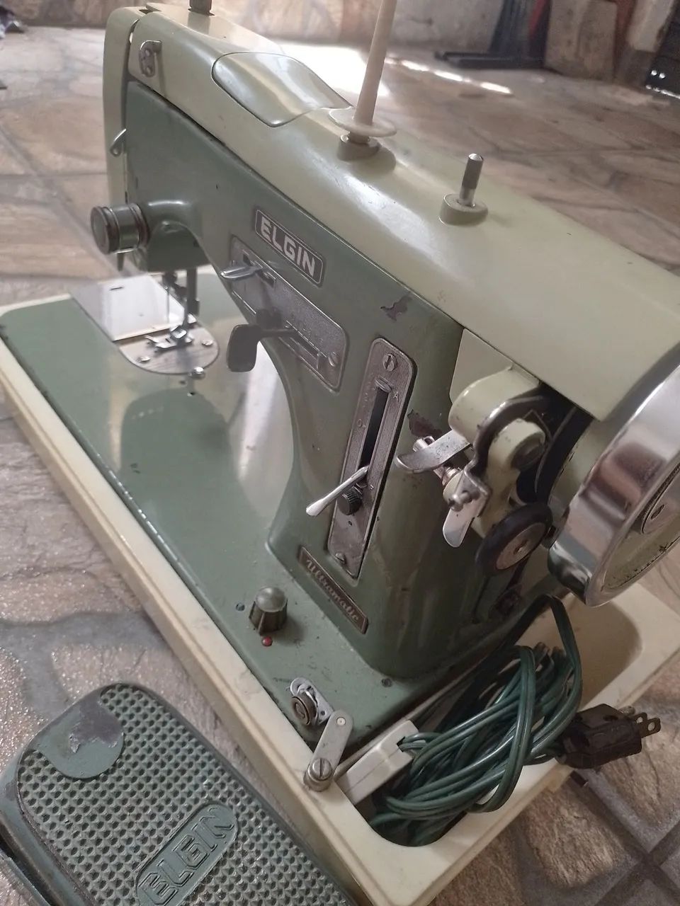 Maquina de costura antiga