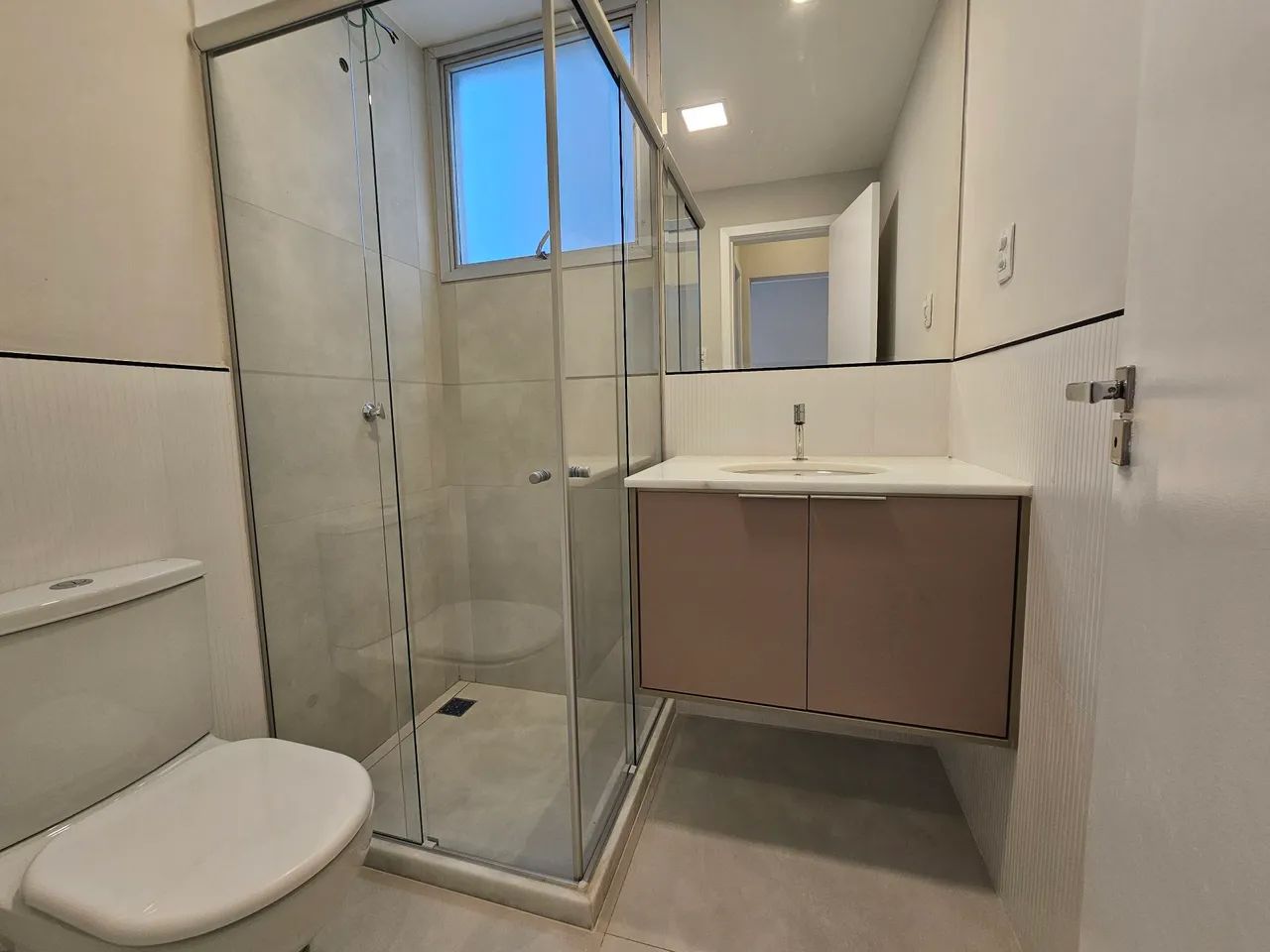 Lindo 2 quartos, 2 banheiros, elevador, varanda, sol da manhã, completamente reformado - Foto 6