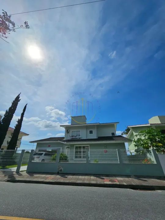 Linda Casa em Ponta de Baixo - Vista para o Mar - São José