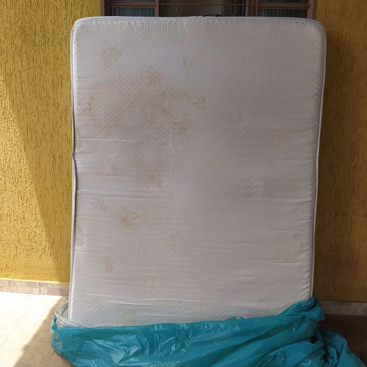 Colchão de casal com controle de massagem e ortopédico usado 