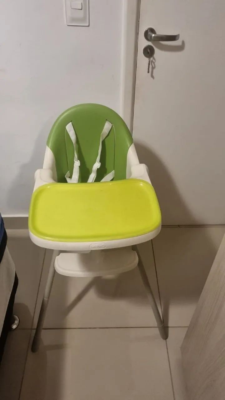 Cadeira de alimentação infantil