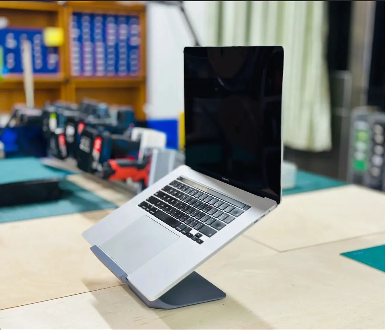 Suporte 3D - para Notebook/Macbook - Ergonômico e Portátil