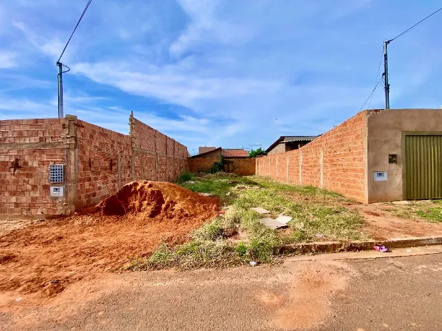 Terreno com vizinhos Direto com a Loteadora - Loteamento Parque dos Sabiás