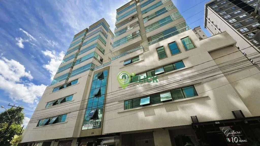 Apartamento com móveis sob medida para locação na Meia Praia - Itapema