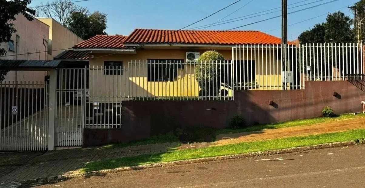 Casa para Venda em Dois Vizinhos, Centro Sul, 4 dormitórios, 1 suíte, 3 banheiros, 2 vagas