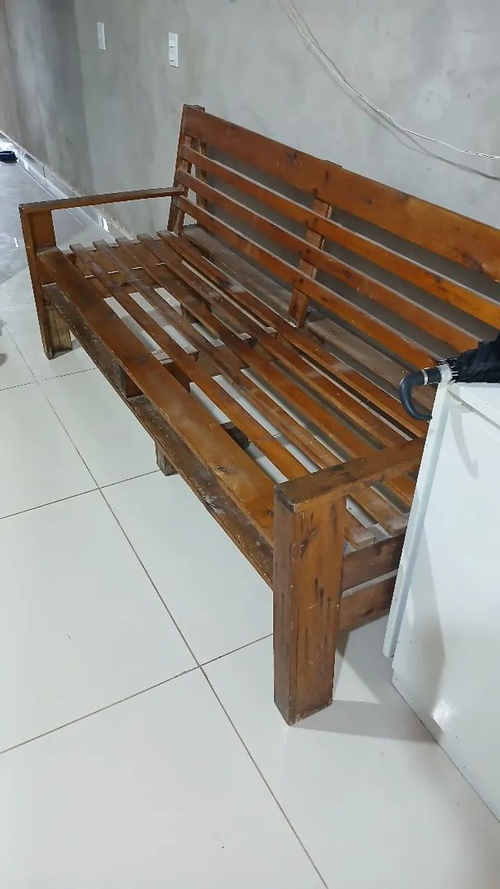 Sofá de madeira 3 lugares64717834251137123