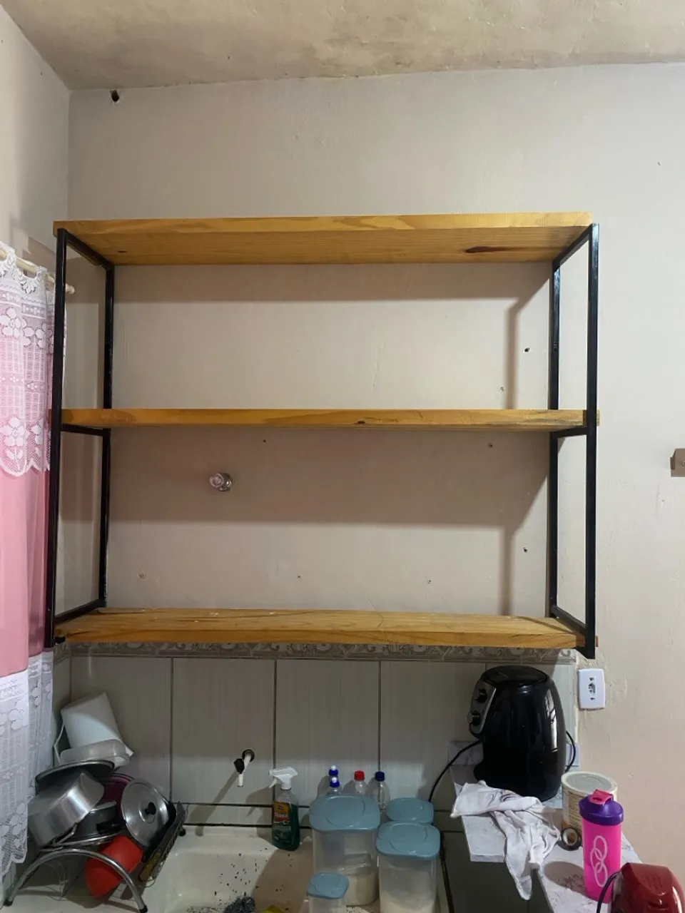 Prateleira de parede estilo industrial