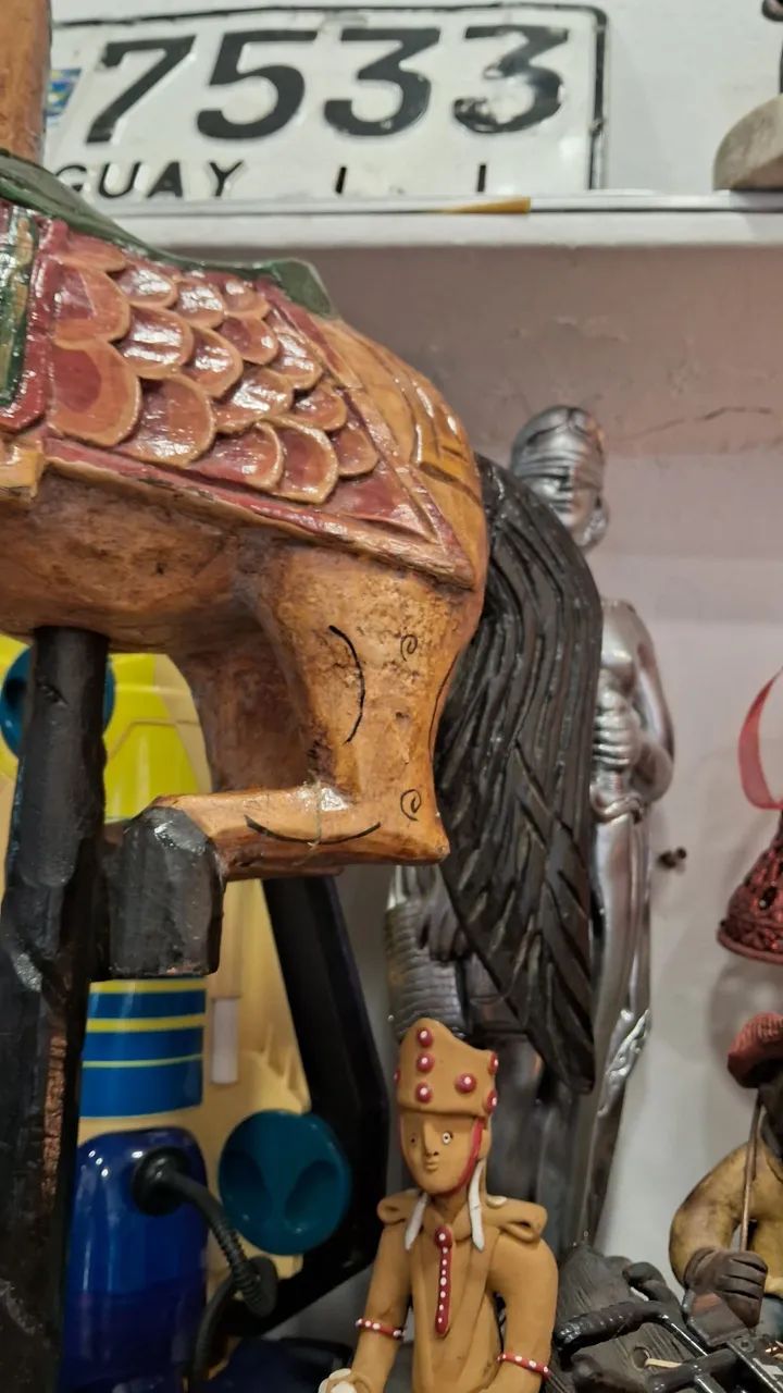 Antigo Cavalo indiano em madeira entalhada ler descrição  - Foto 4