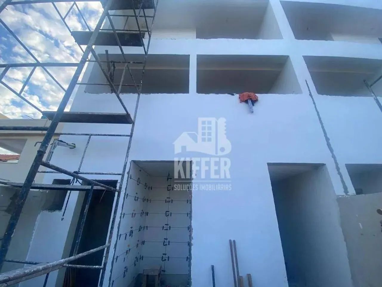 Casa à Venda em Piratininga com Piscina, Jacuzzi e 4 Suítes - Foto 2