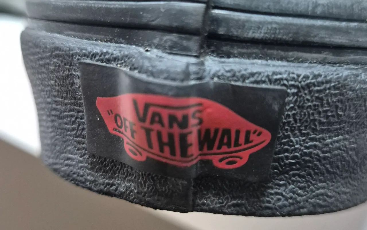 Tênis Vans off the wall Preto com Estampa de Morcego - Foto 4