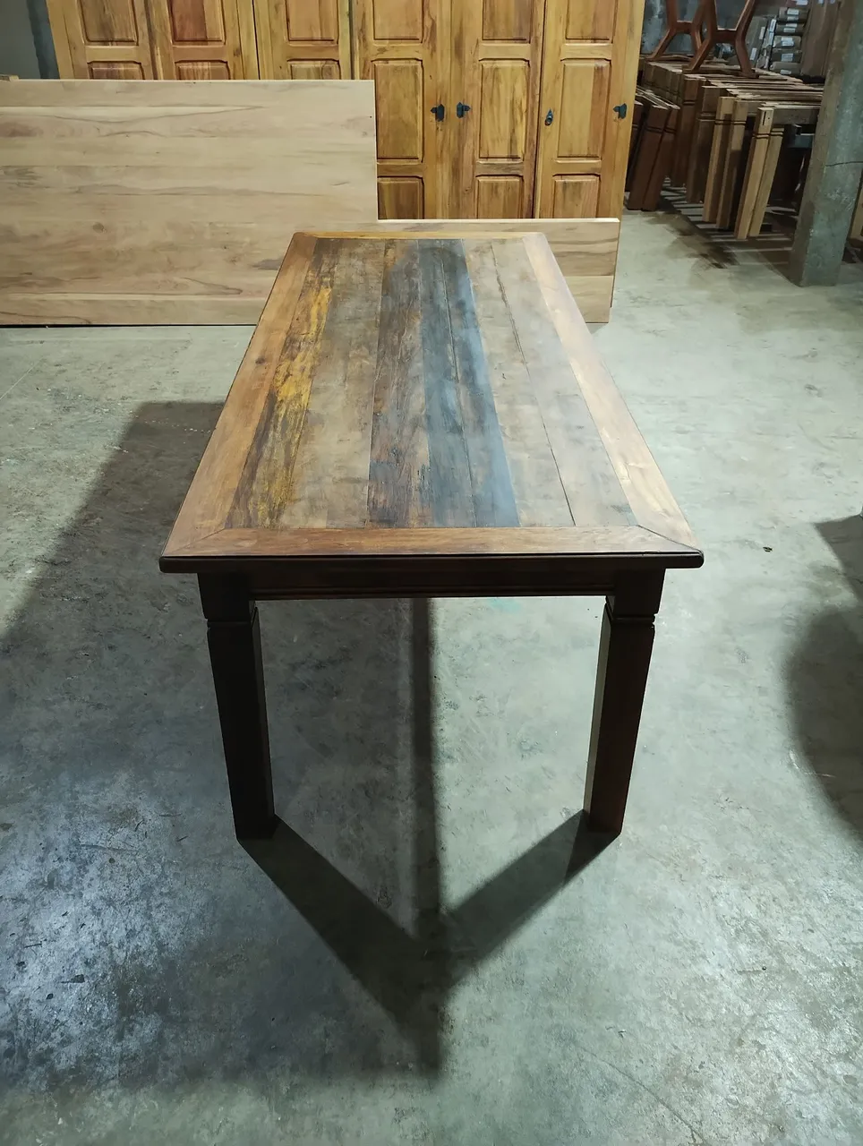 Mesa de Jantar Rústica em Madeira Maciça