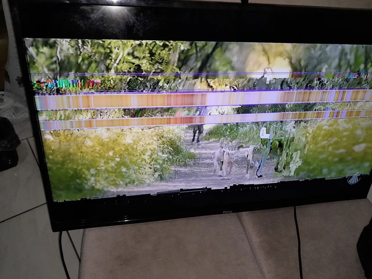 Televisão está com listra no visor  - Foto 3