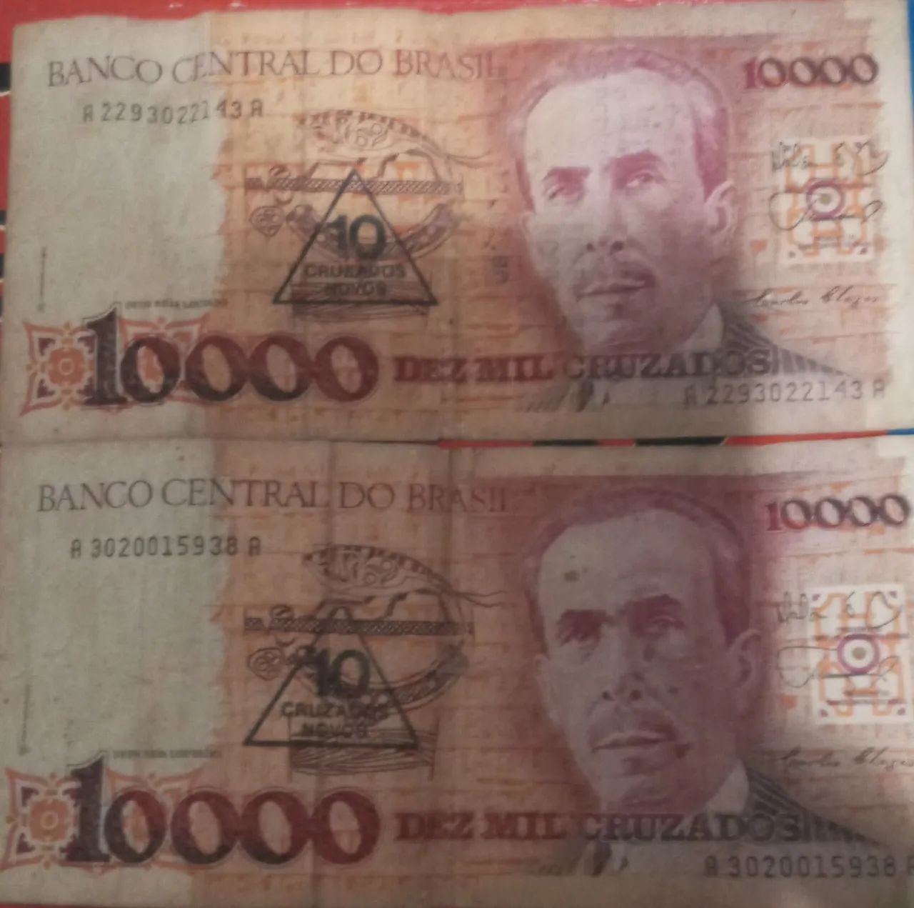 2 Notas de 10.000 cruzados c/ carimbo de 10 cruzados novos. 1988((Carlos Chagas)