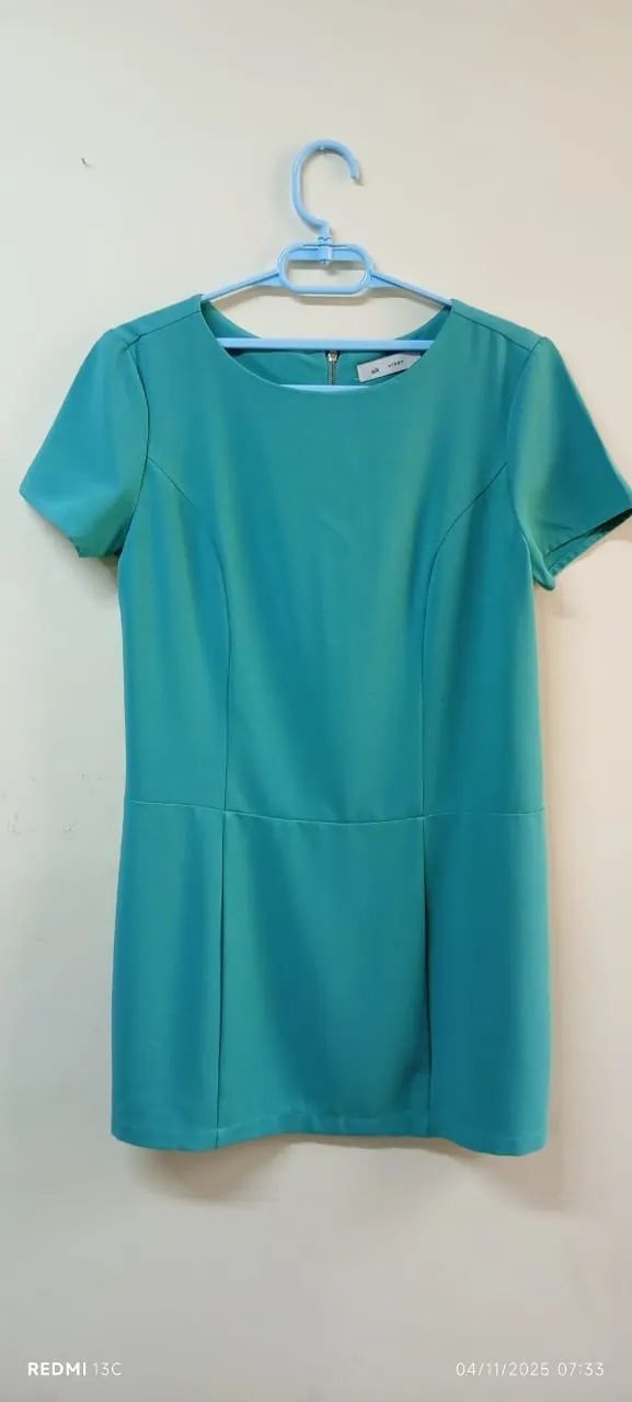LOTE C/4 VESTIDOS P/40 USADOS  - Foto 5