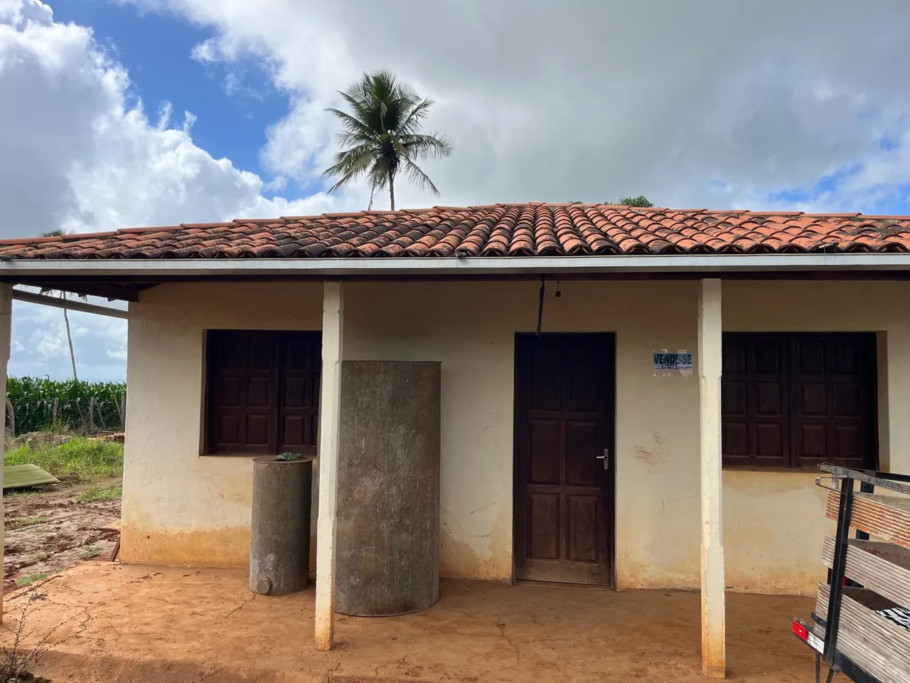 Casa com 6 tarefas de terra