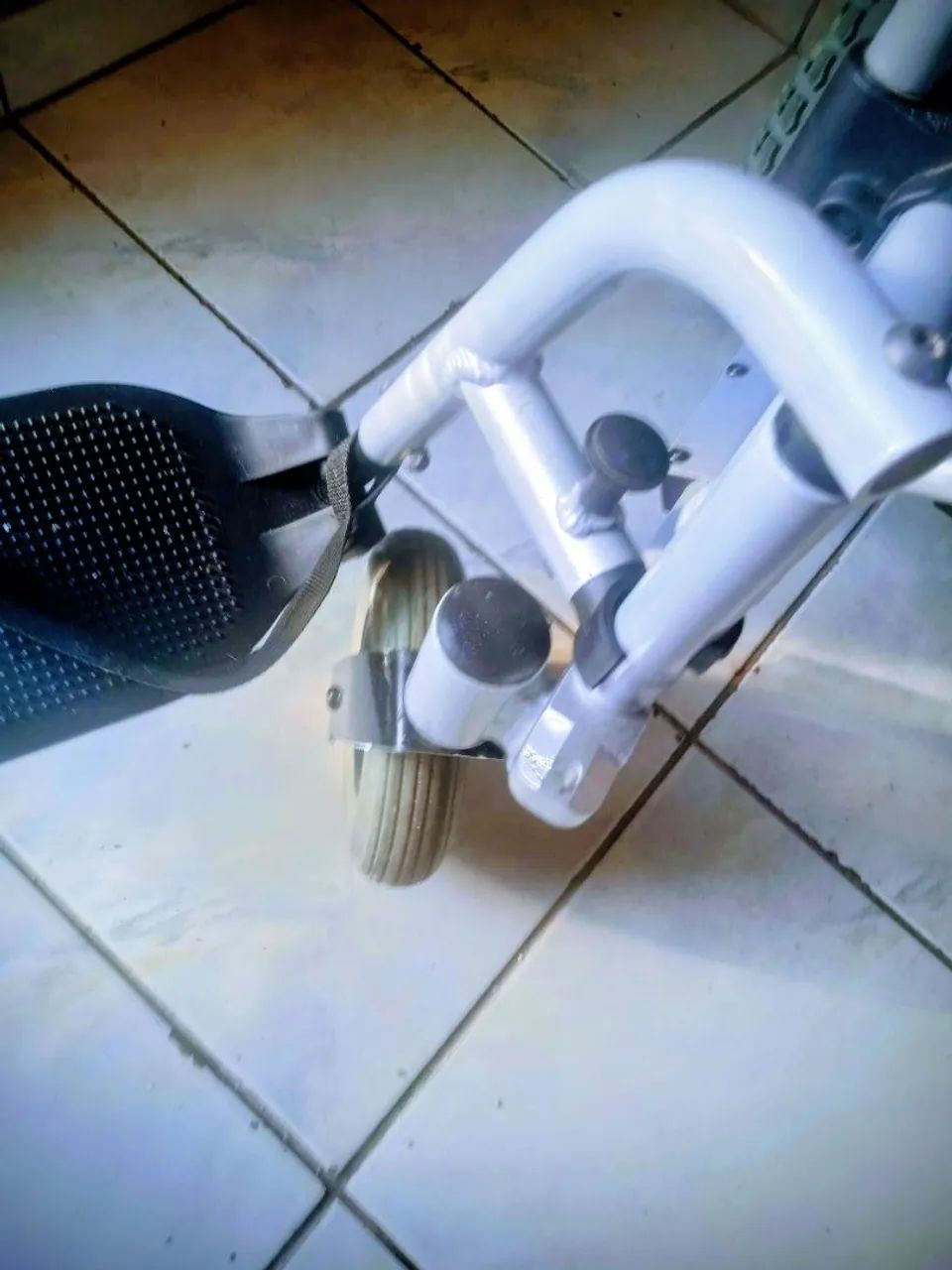 Cadeira de rodas elétrica S. Nova 120K só $ 2.900 - Foto 4