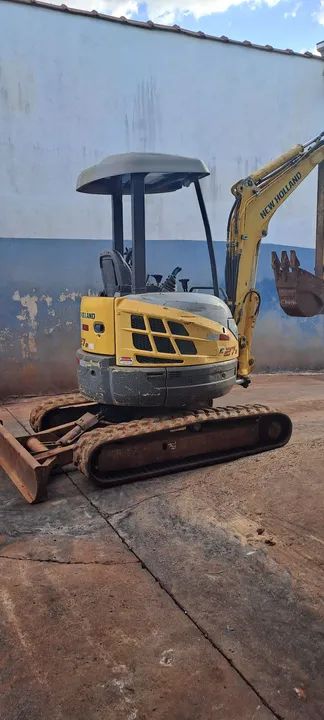 Mini escavadeira New Holland E27.5 - Foto 4
