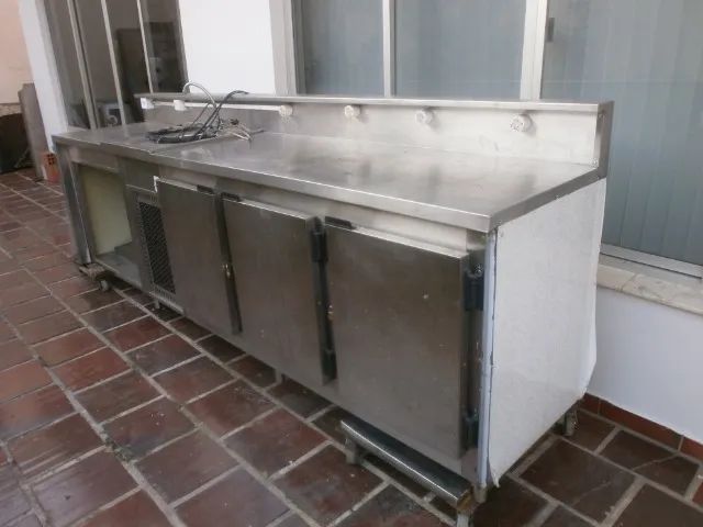 balcão refrigerado em inox - com 3 portas - pia  - espaço neutro - medindo 3mt - Foto 2