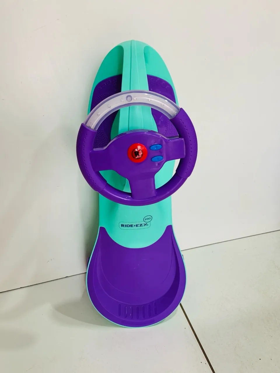 VENDE-SE SKATE VOLANTE MÚSICAL COM LED