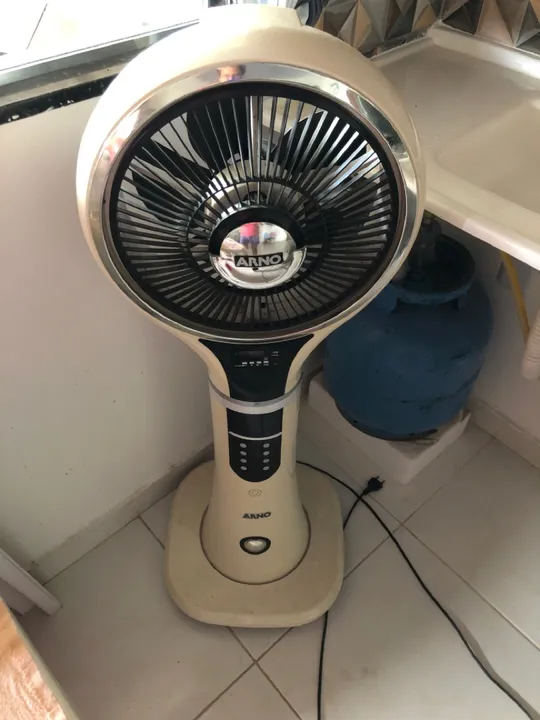 Ventilador de Pé Arno 