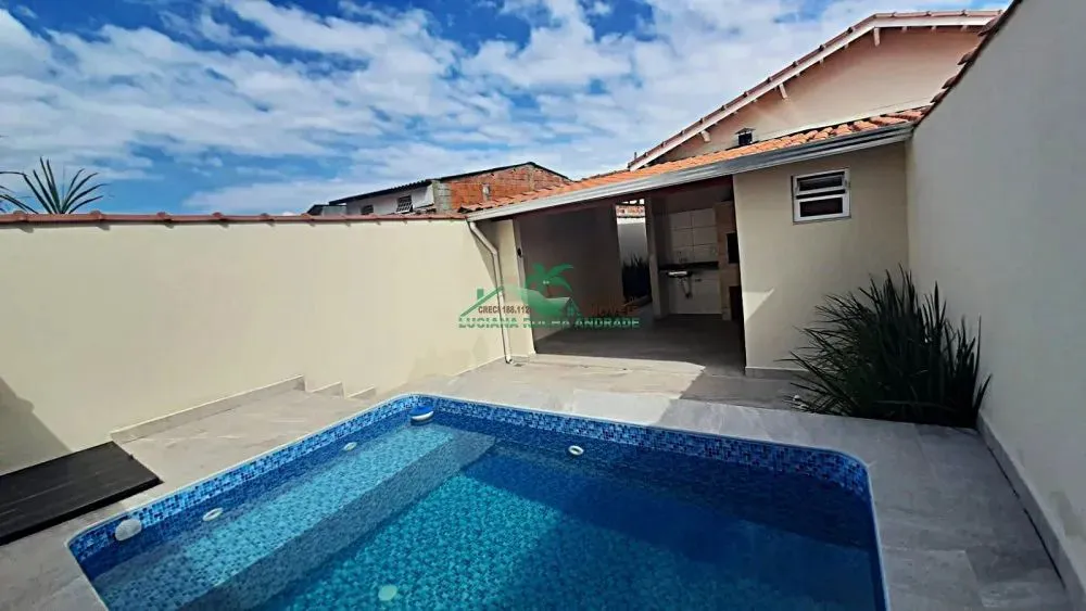Casa com Piscina a Venda em Mongaguá!!