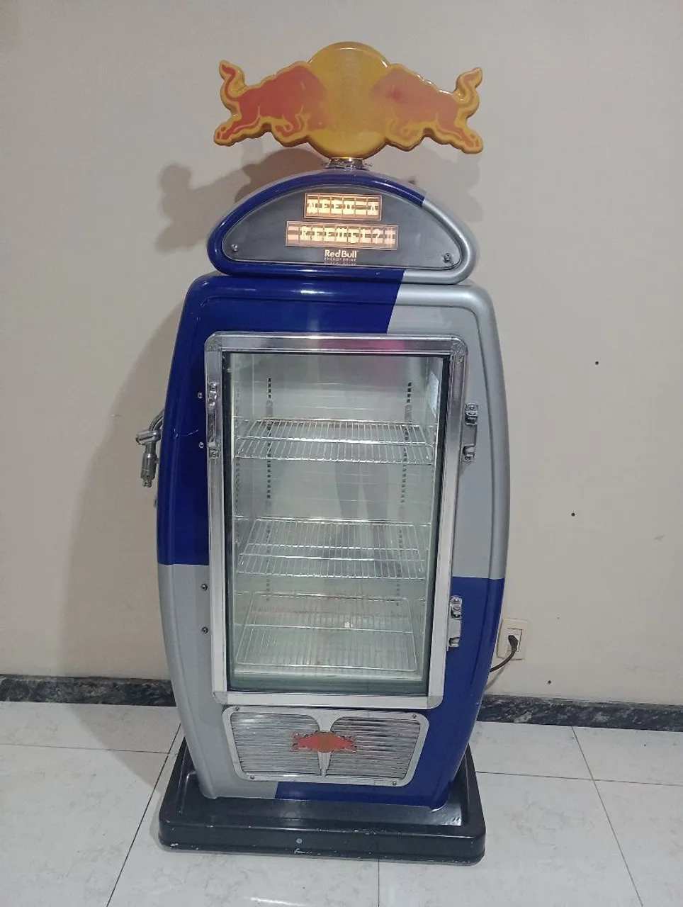 Geladeira Red Bull bomba de combustível