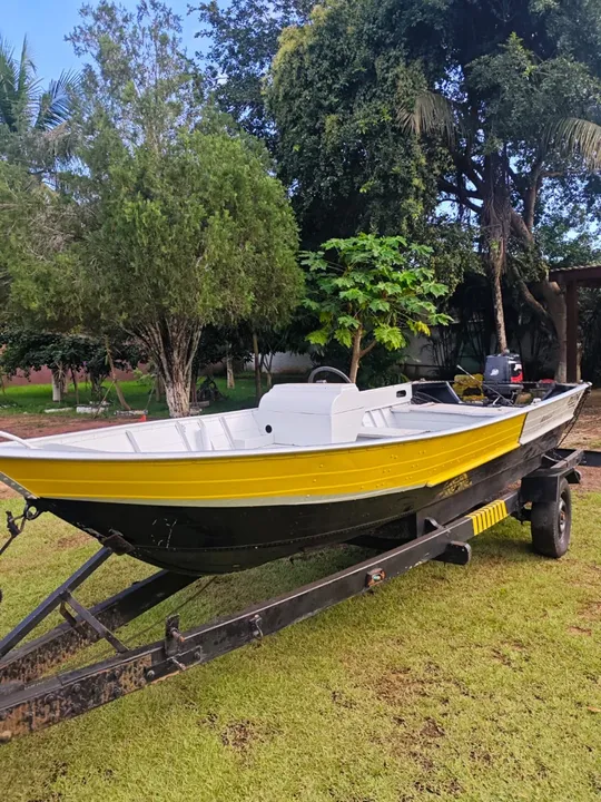 Barco de alumínio 4,70 mts , Carretinha e Motor Mercury 40 hp